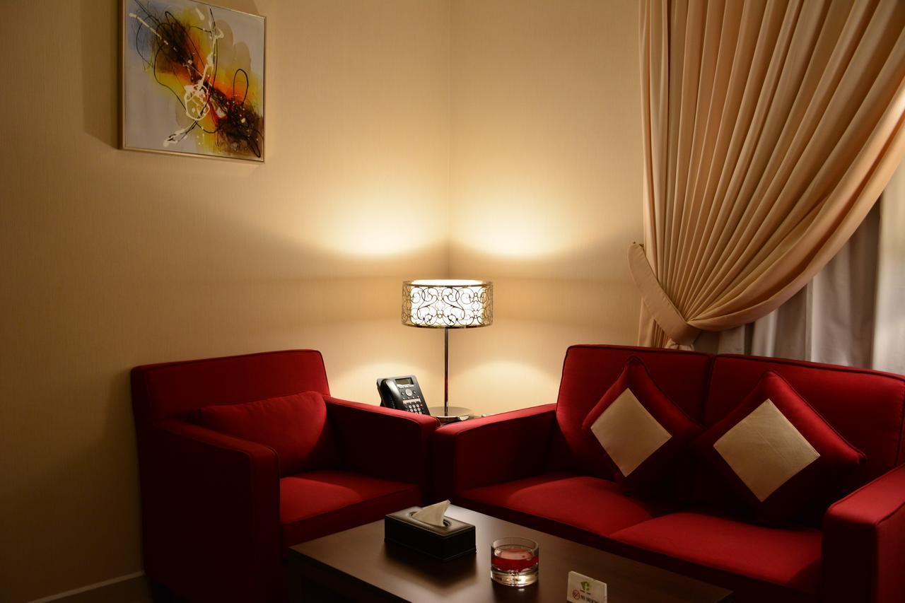 אל חובר Home Inn Hotel Suites מראה חיצוני תמונה