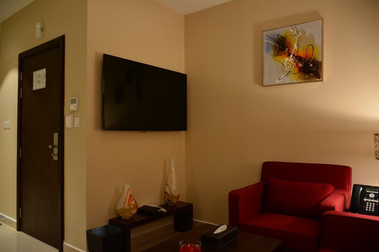 אל חובר Home Inn Hotel Suites מראה חיצוני תמונה