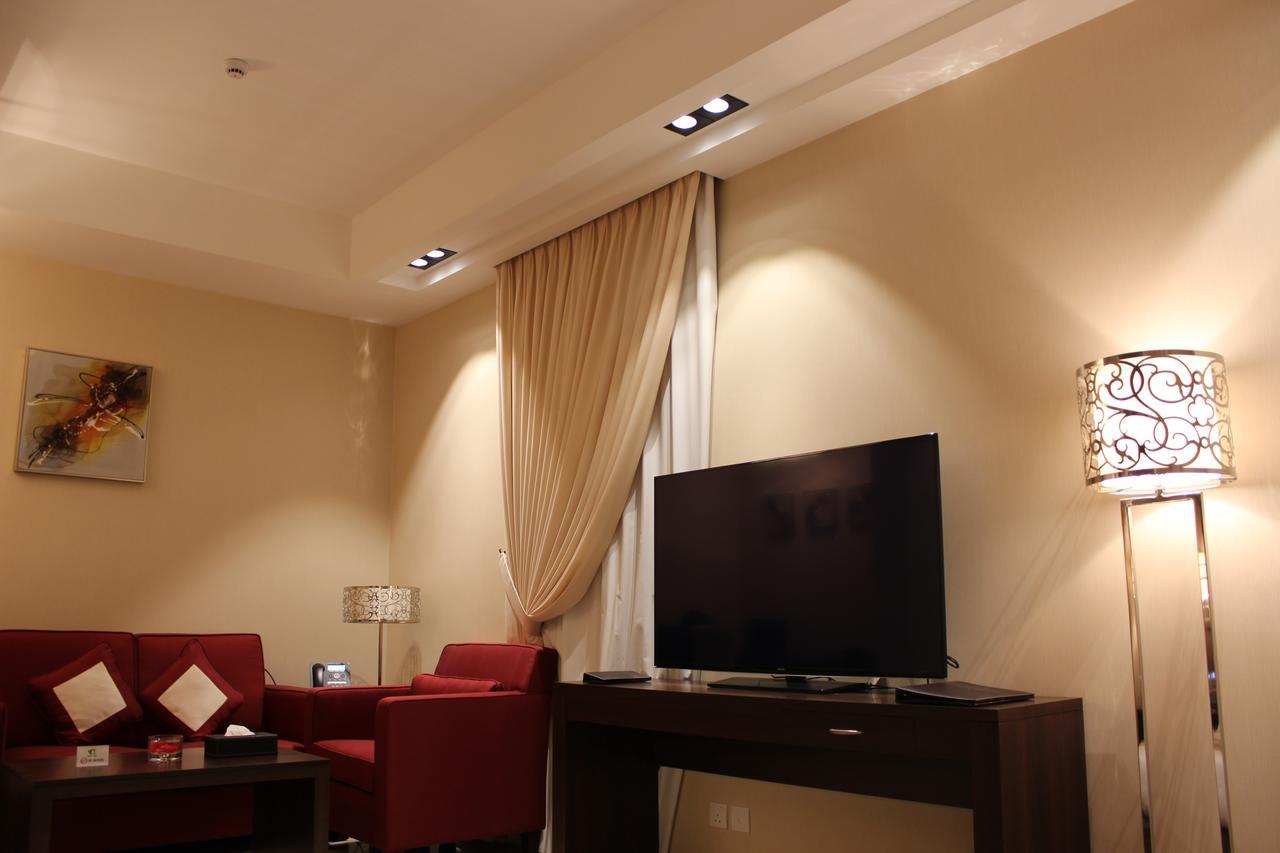 אל חובר Home Inn Hotel Suites מראה חיצוני תמונה
