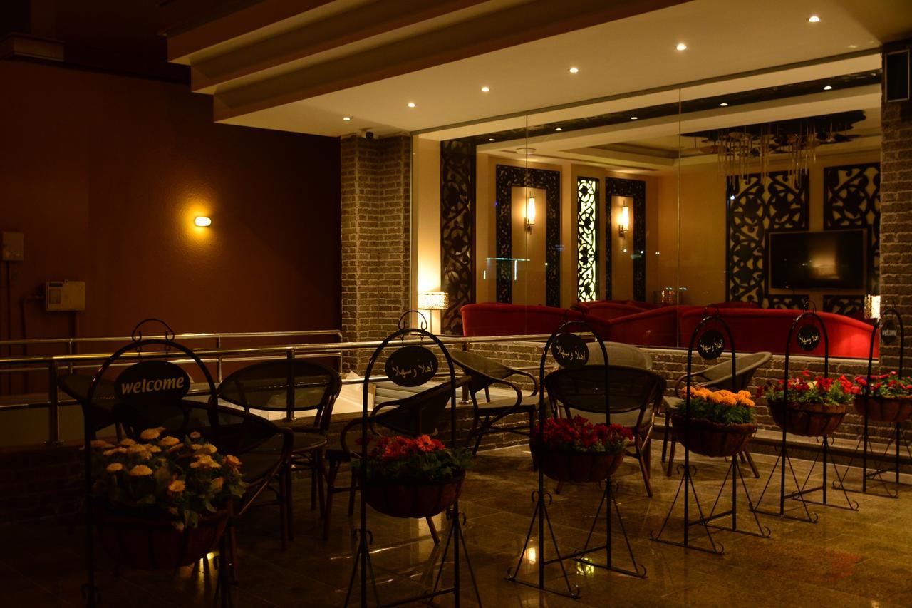 אל חובר Home Inn Hotel Suites מראה חיצוני תמונה
