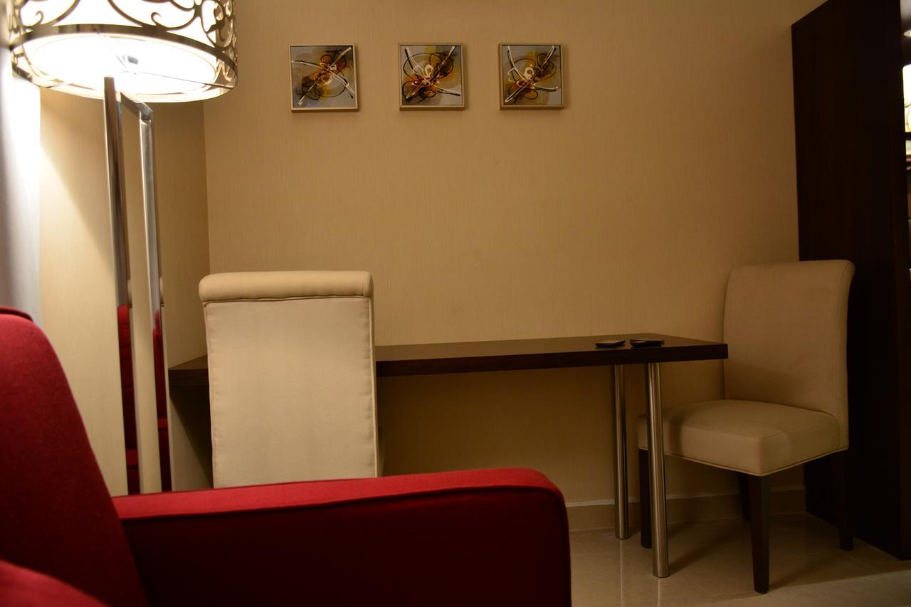 אל חובר Home Inn Hotel Suites מראה חיצוני תמונה
