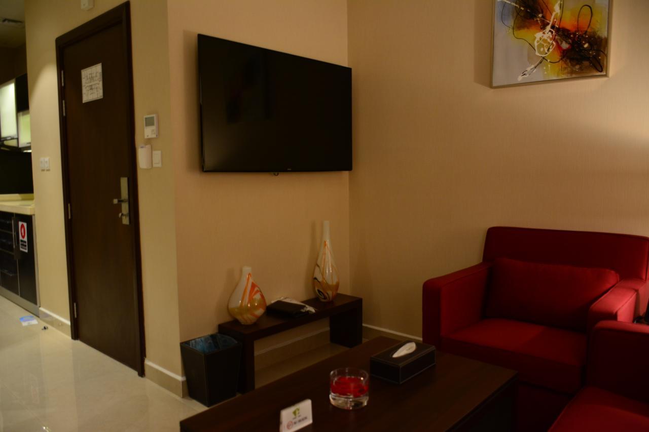 אל חובר Home Inn Hotel Suites מראה חיצוני תמונה