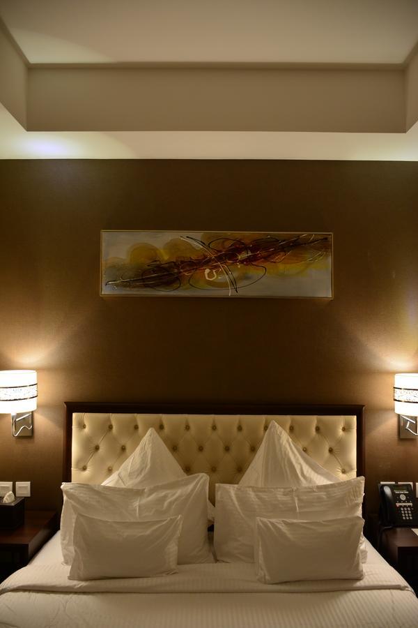אל חובר Home Inn Hotel Suites מראה חיצוני תמונה