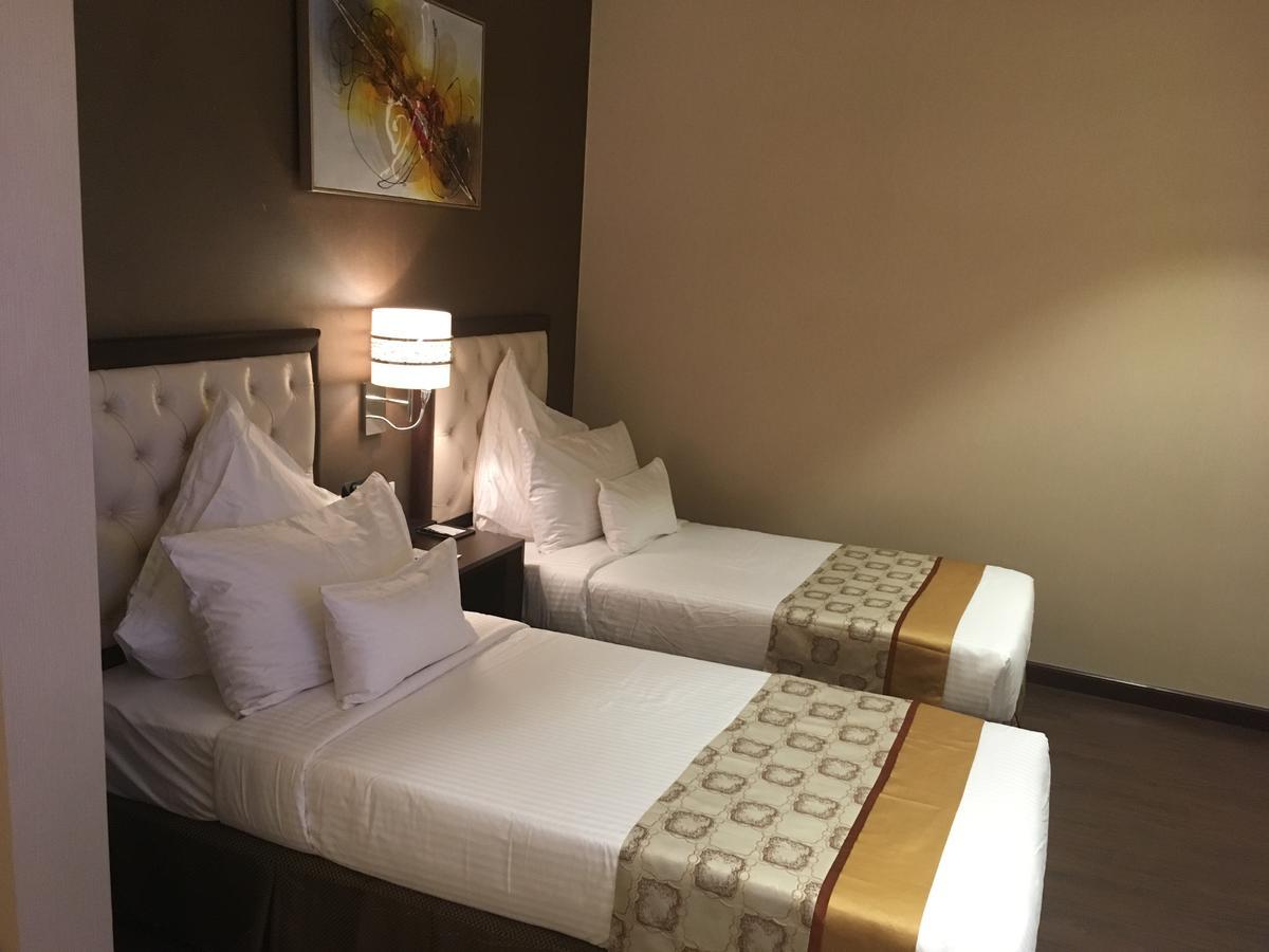 אל חובר Home Inn Hotel Suites מראה חיצוני תמונה