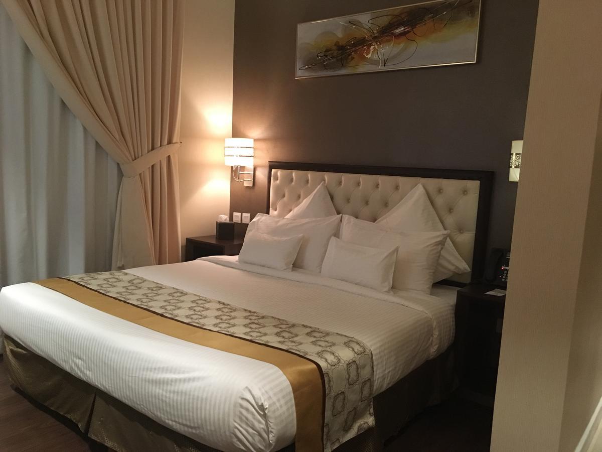אל חובר Home Inn Hotel Suites מראה חיצוני תמונה
