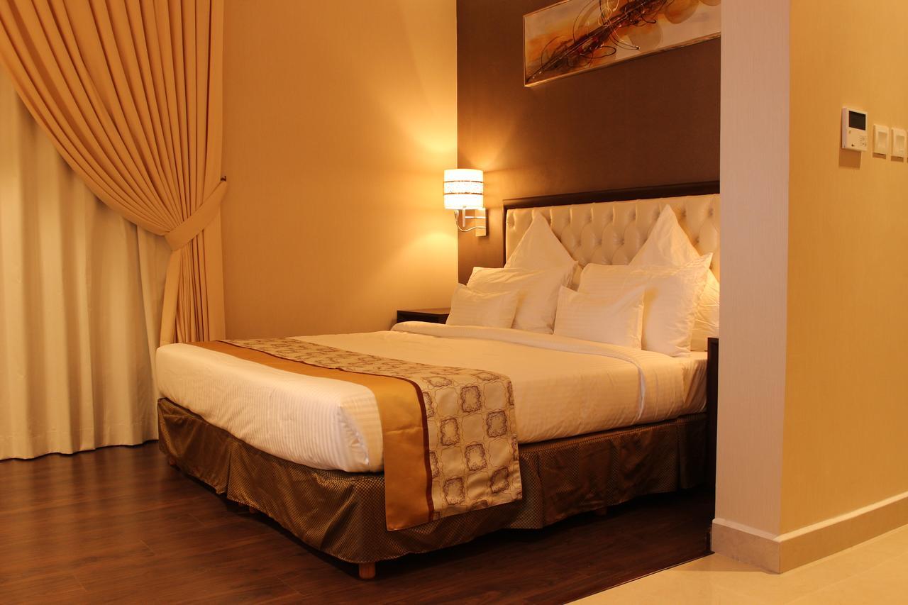 אל חובר Home Inn Hotel Suites מראה חיצוני תמונה